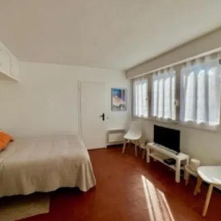 35m With Pool For Couple In Tropez Apartman Saint-Tropez