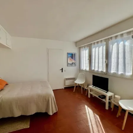 35m With Pool For Couple In Tropez Apartmán *