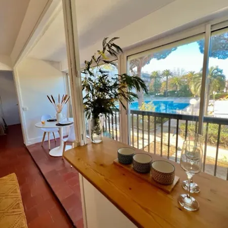 Appartement 35m With Pool For Couple In Tropez