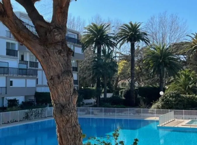 Apartment 35m With Pool For Couple In Tropez *